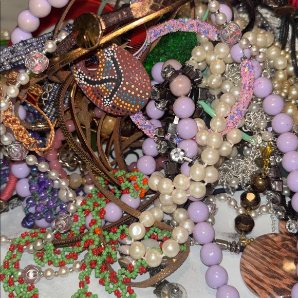 4 LBS Craft Jewelry Lot Broken Craft Harvest Repurpose Salvage Scrap Damaged - Picture 2 of 8